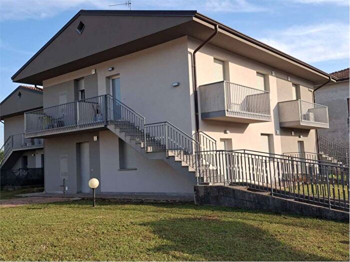 Appartamento trilocale in affitto in Via Zambelli C, Centro, Sorisole