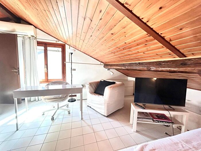 Appartamento monolocale in affitto in Via Mario Giuriati, Plebisciti Susa, Milano