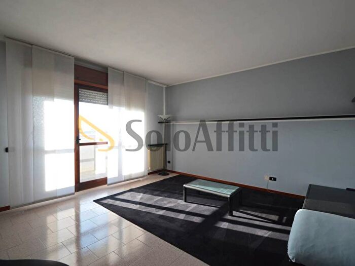 Appartamento trilocale in affitto in Via Marche, Fizzonasco, Pieve Emanuele