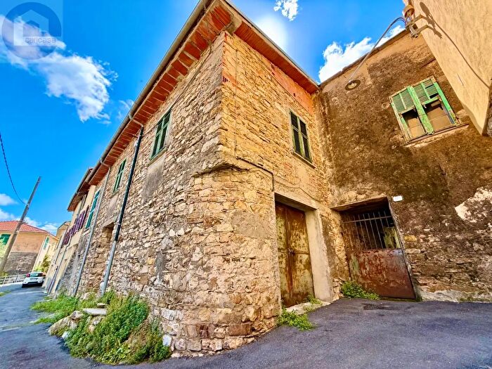 Casa con 7 locali in vendita in Via Ruffini, Dolcedo