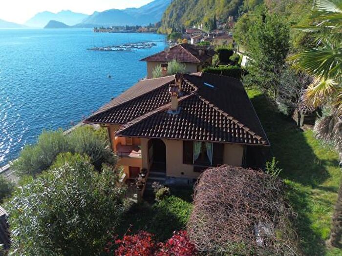 Casa quadrilocale in vendita in Via Armando Diaz, Menaggio