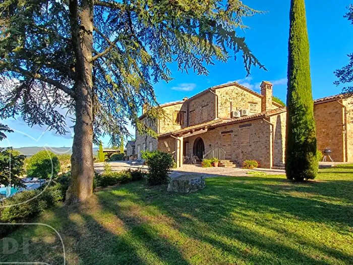 Casa con 10 locali in vendita in Casemasce, Todi