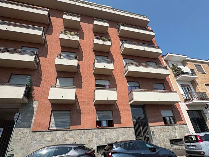 Appartamento trilocale in affitto in Via Bard, Pozzo Strada, Torino