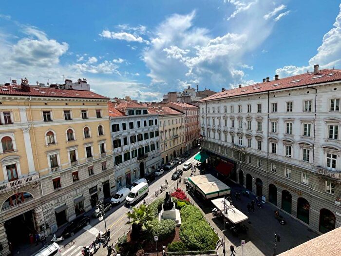 Appartamento trilocale in affitto in Via San Lazzaro, Borgo Teresiano, Trieste