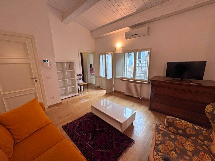 Appartamento quadrilocale in affitto in Via Ulisse Rocchi, Centro Storico, Perugia