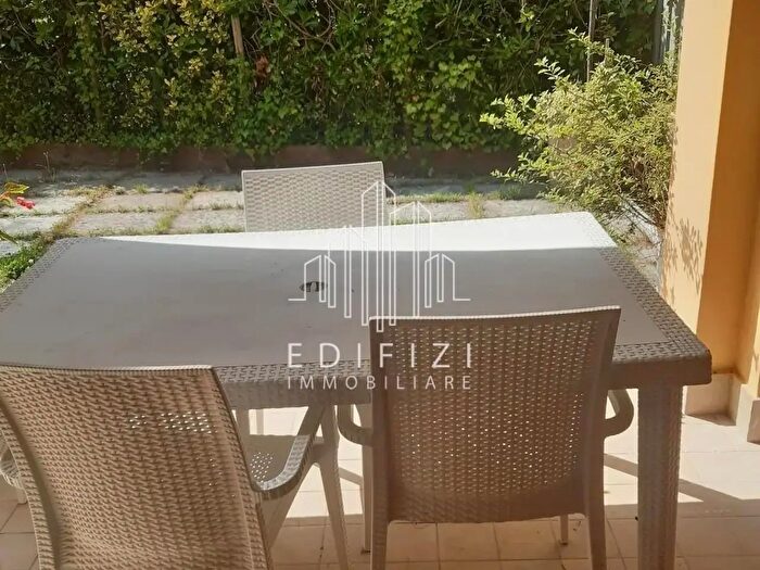 Casa con 7 locali in vendita in Montignoso