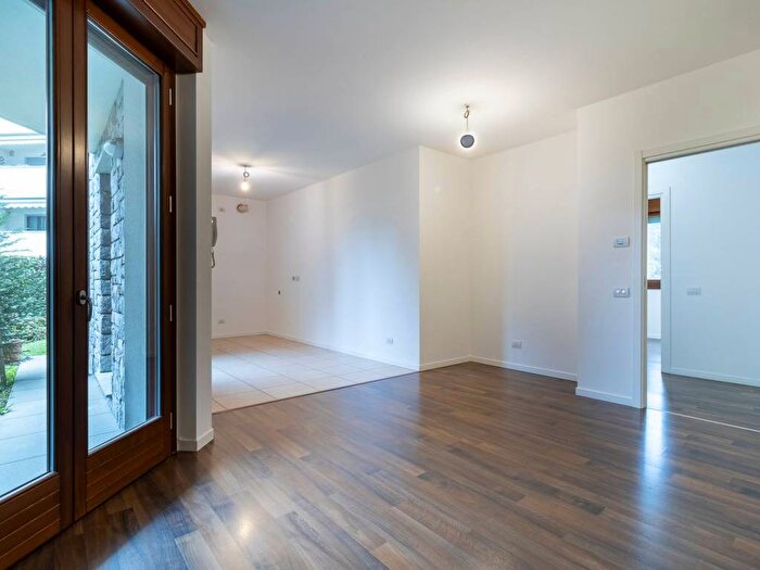 Appartamento quadrilocale in affitto in Via Novembre, Centro, Mariano Comense