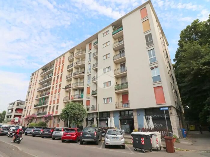 Appartamento trilocale in vendita in Via Italia, Rho
