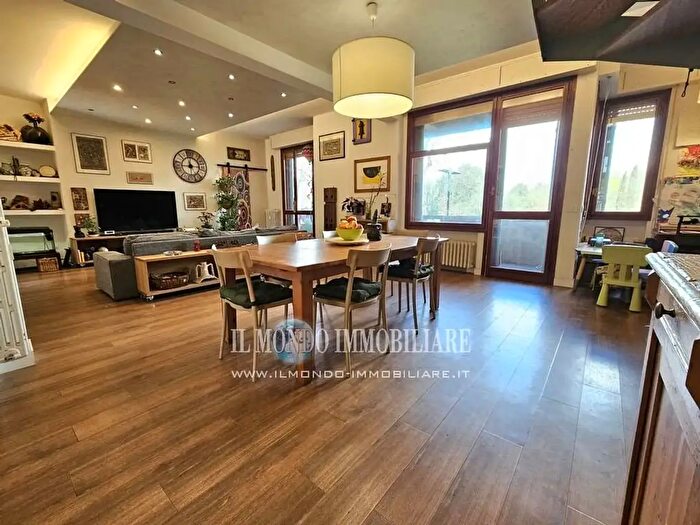 Appartamento quadrilocale in vendita in Edimburgo, Firenze