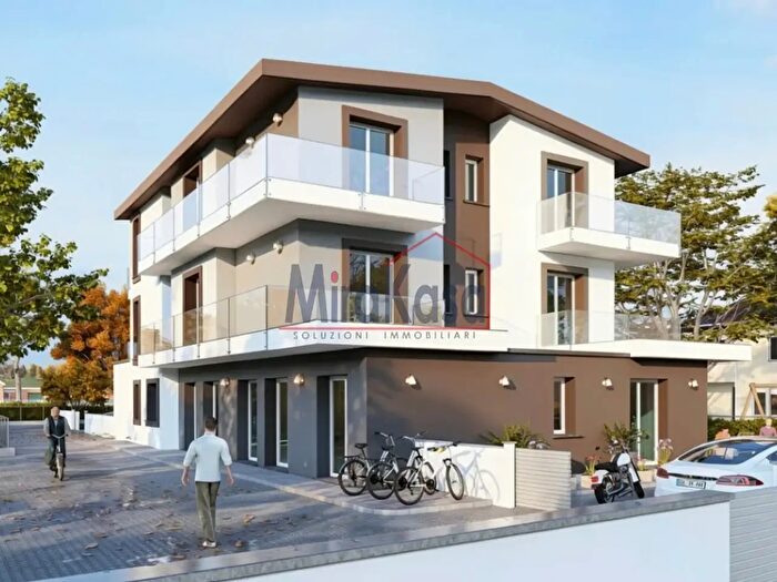 Appartamento trilocale in vendita in Via Pinarella, Cervia