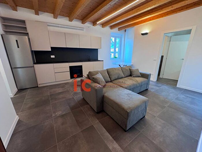 Appartamento trilocale in affitto in Via Gianbattista Moroni, Centro, Bergamo