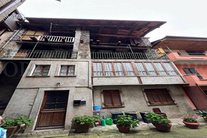 Casa quadrilocale in vendita in Via Cantone, Arola