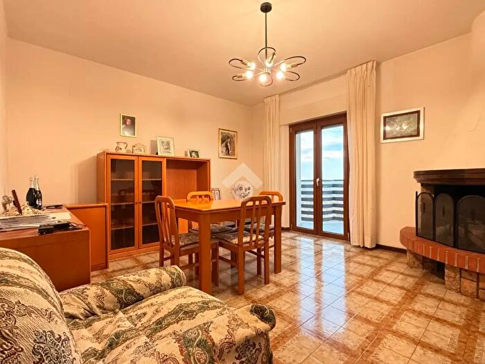 Appartamento quadrilocale in vendita in Via Trapasso, Folignano