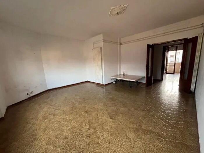 Appartamento trilocale in vendita in Via Lungobrugiano, Massa