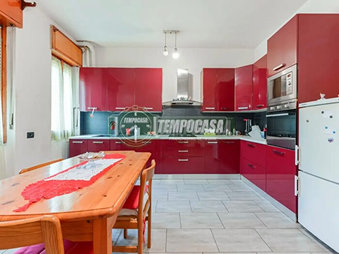 Appartamento trilocale in vendita in Via Velasca, Vimercate