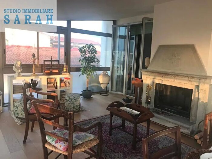 Appartamento con 5 locali in vendita in Via Mameli, Viareggio