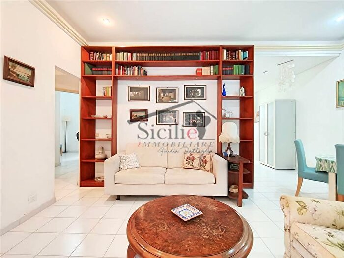 Appartamento con 7 locali in vendita in Scicli