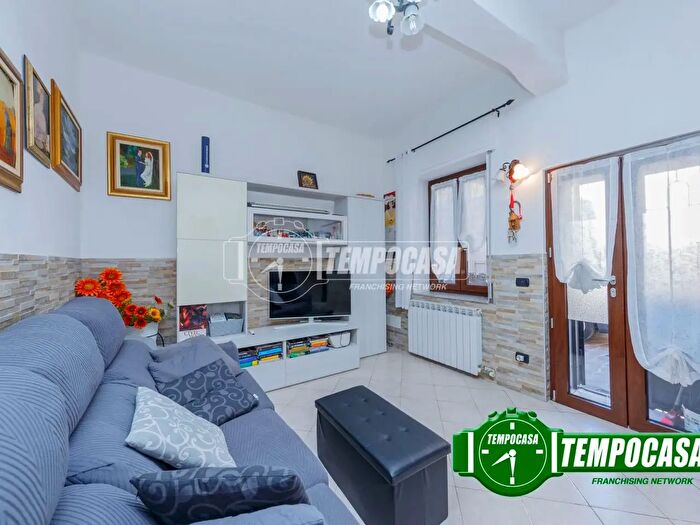 Casa trilocale in vendita in Via Cavour, Rosate