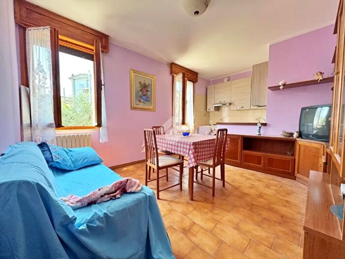 Casa con 5 locali in vendita in Via Villa Parigi, Montegridolfo
