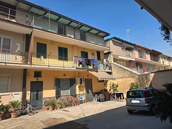 Appartamento con 6 locali in vendita in Via Alessandro Volta, Orta Di Atella