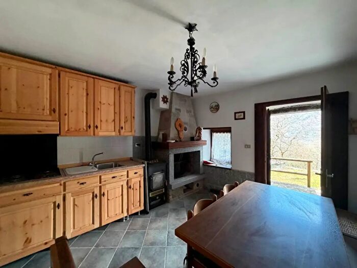 Casa bilocale in vendita in Forcola