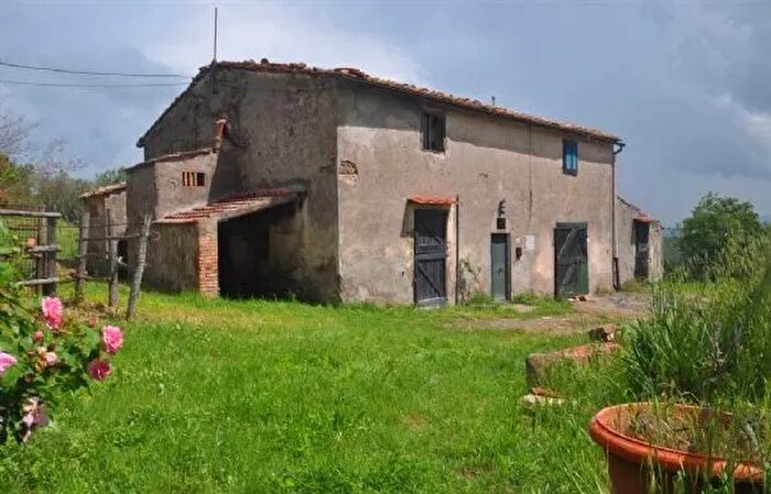 Casa con 12 locali in vendita in Montecatini Val Di Cecina