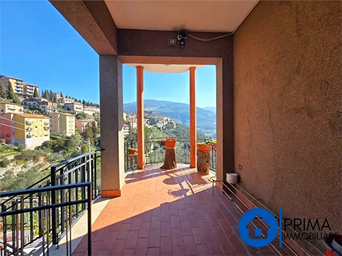 Casa con 8 locali in vendita in Via Dionino De Santis, Montefranco