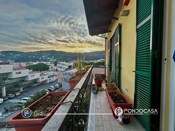 Appartamento con 5 locali in vendita in Via Antico Ospedale, Spotorno