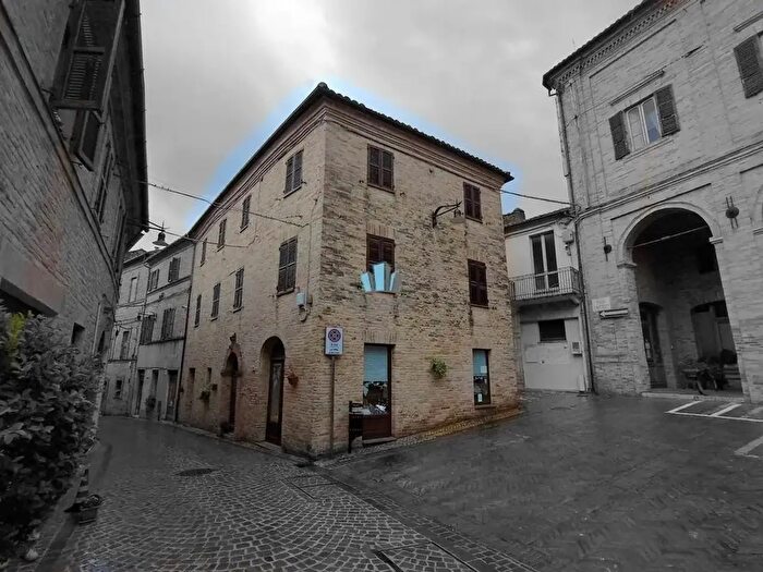 Casa con 9 locali in vendita in Via San Liberato, Loro Piceno