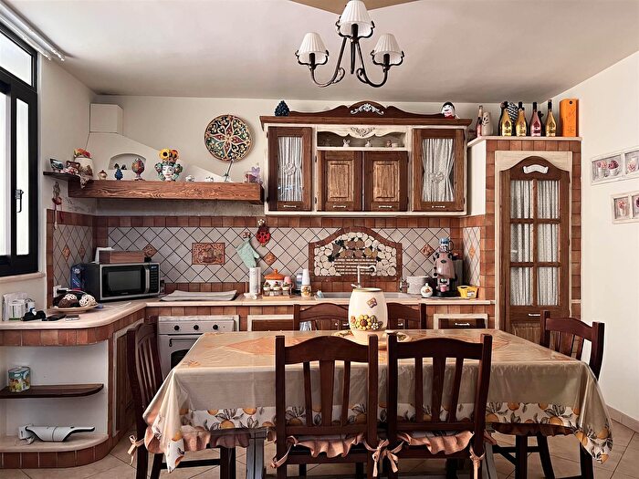 Appartamento quadrilocale in vendita in Via Carducci, Ficarazzi