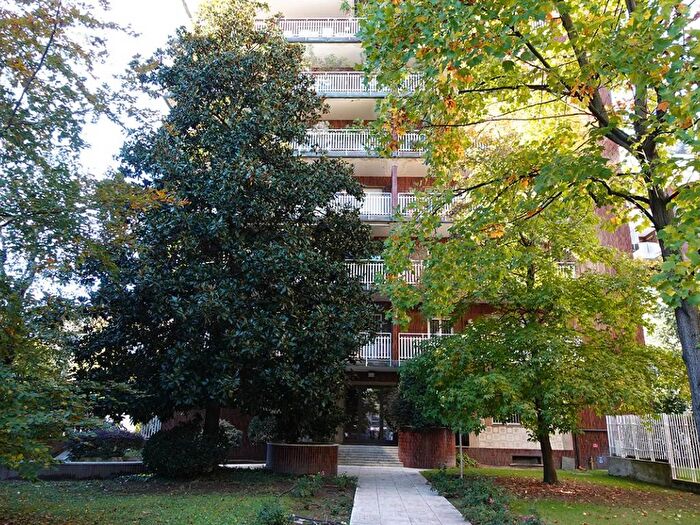 Appartamento trilocale in affitto in Viale San Gimignano, Bande Nere, Milano