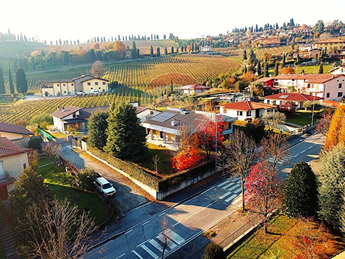Casa con 9 locali in vendita in Via Gambarelli, Grumello Del Monte