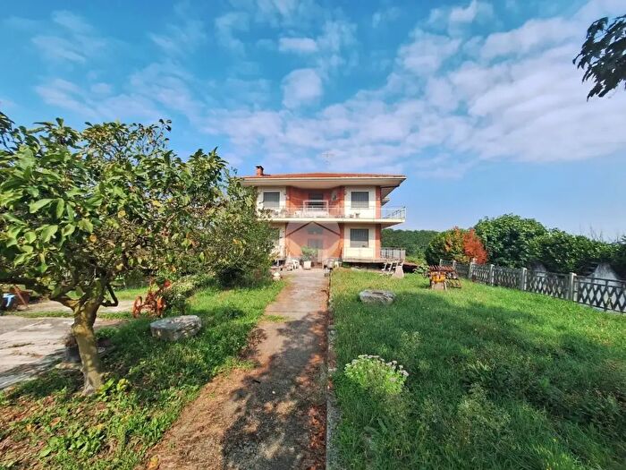 Casa con 6 locali in vendita in Via Palestro, Cossano Canavese