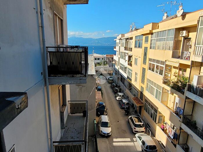 Appartamento quadrilocale in vendita in Viale Aldo Moro Diramazione Morabito, Reggio Calabria