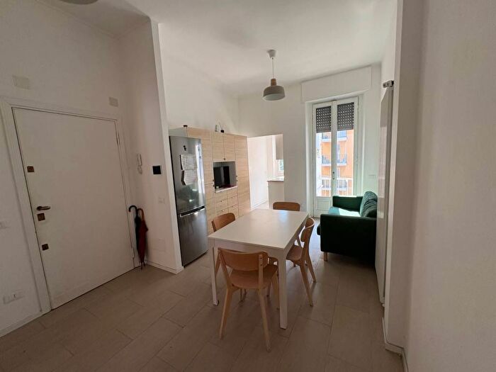 Appartamento con 5 locali in affitto in Corso San Gottardo, Milano