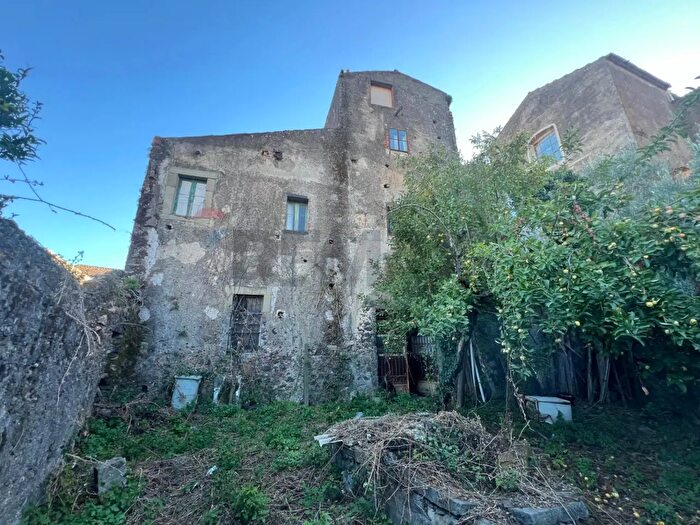 Casa con 15 locali in vendita in Vico Matrice, Linguaglossa