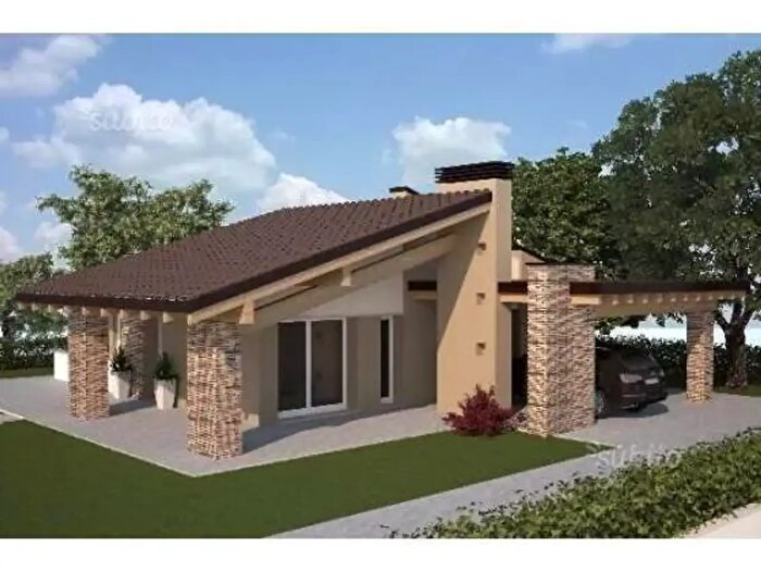 Casa con 7 locali in vendita in Novellara