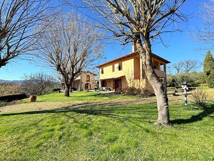 Casa con 13 locali in vendita in Castelfranco Piandiscò