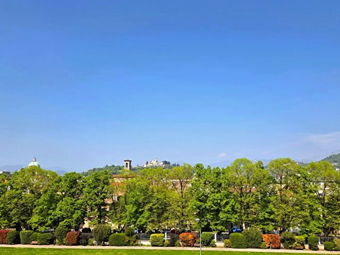 Appartamento quadrilocale in vendita in Via XXV Aprile, Brescia