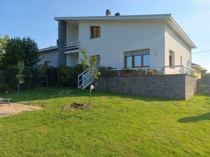 Casa con 6 locali in vendita in Strada Corio, San Carlo Canavese