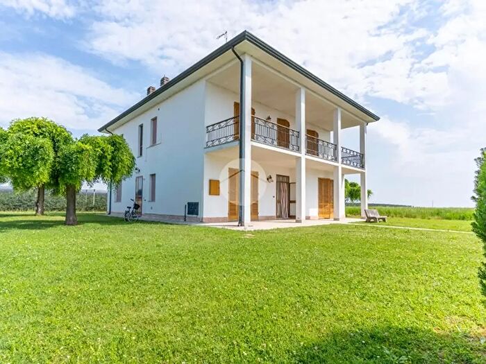 Casa con 5 locali in vendita in Via Codiferro Alto, Tresignana