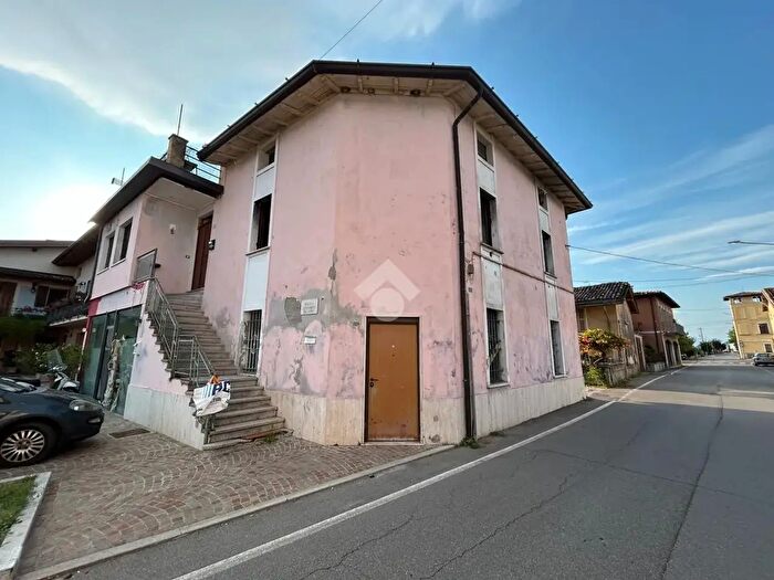 Appartamento trilocale in vendita in Via Santa Maria della Rosa, Calvisano