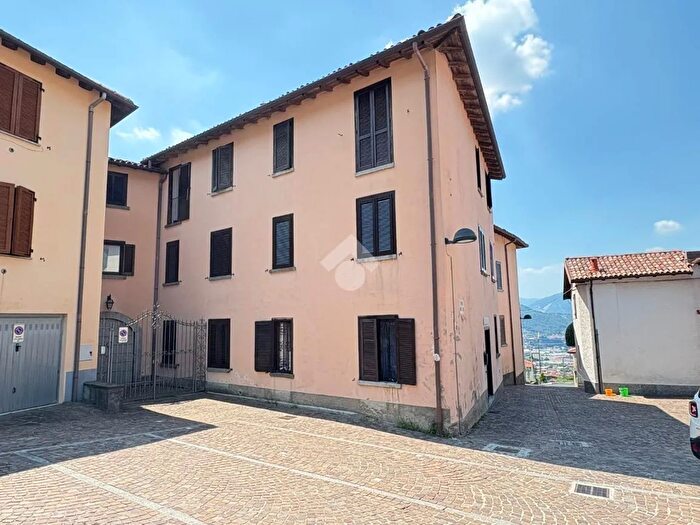 Appartamento bilocale in vendita in Vicolo Monte Tesoro, Calolziocorte