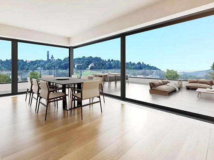 Appartamento con 5 locali in vendita in Via del Fabbro, Vicenza