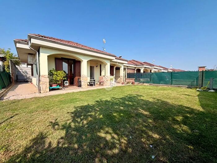 Casa quadrilocale in vendita in Strada Benne, Crescentino