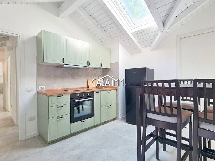 Appartamento trilocale in affitto in Via Ondoli, Centro, Angera