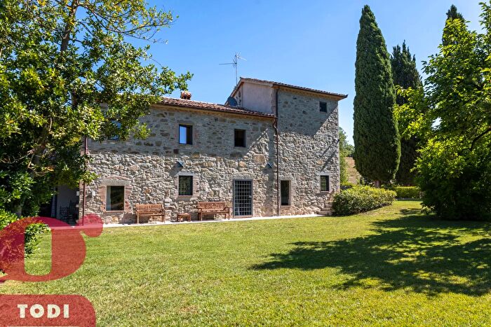 Casa con 11 locali in vendita in Località Casemasce, Todi