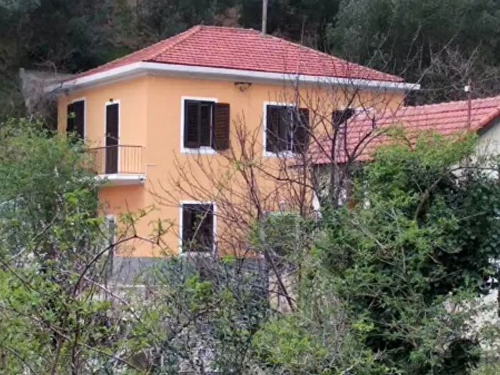 Casa con 6 locali in vendita in Via Mezzalunga, Celle Ligure