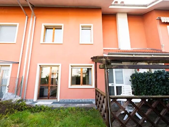 Casa quadrilocale in vendita in Novara