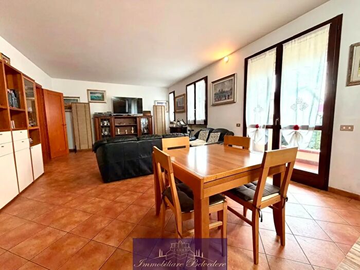Appartamento con 5 locali in vendita in Via del Giglio, Campi Bisenzio